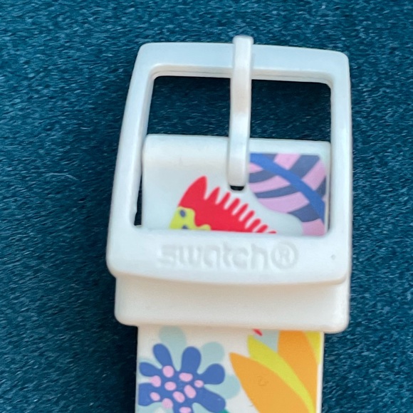Adorable floral Swatch watch đź‘€ - Picture 7 of 9